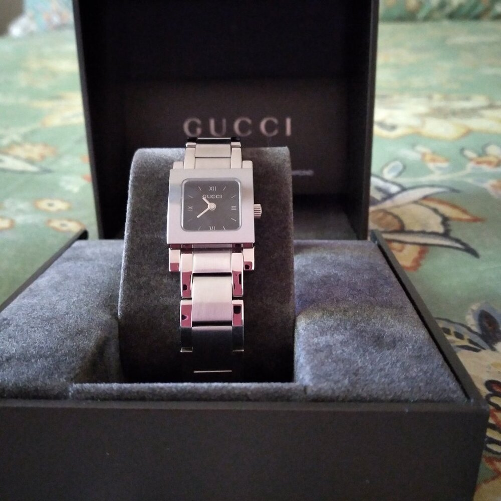 Gucci Watch Women's - Picture 2 of 7